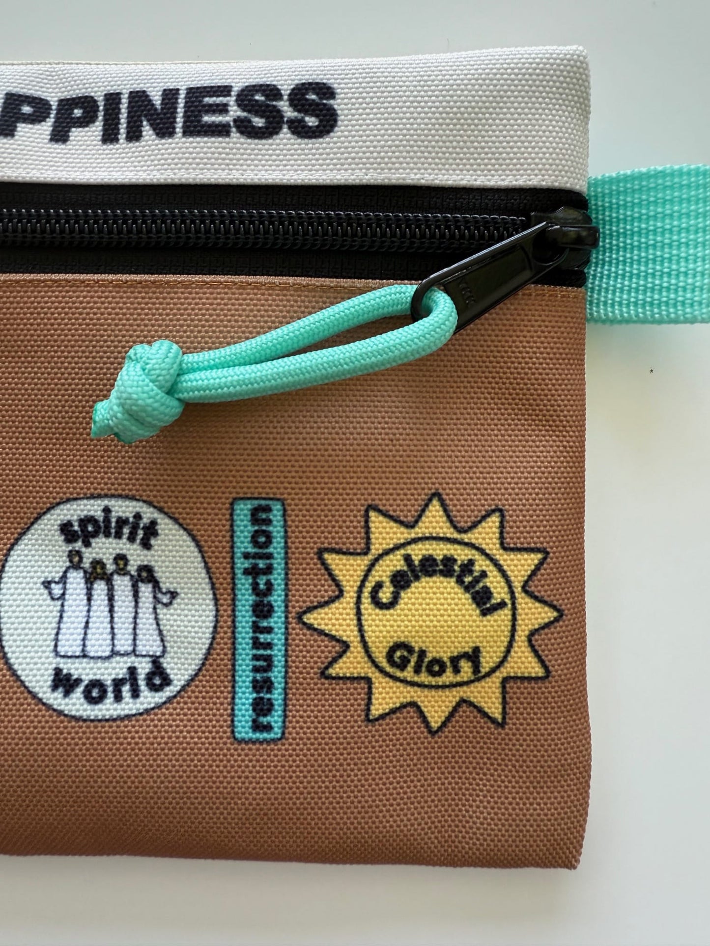 All In Pouch close up of zipper