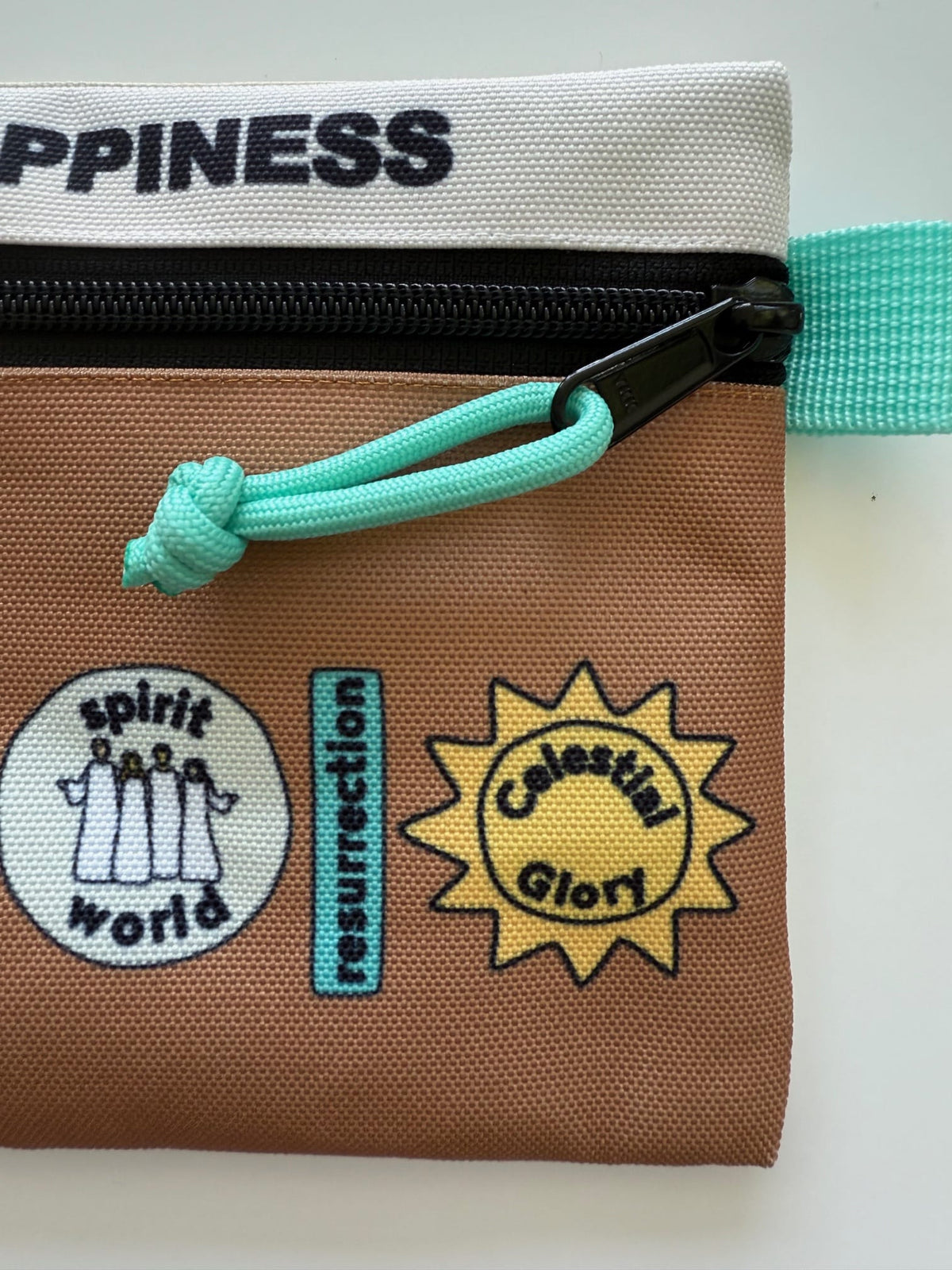 All In Pouch close up of zipper