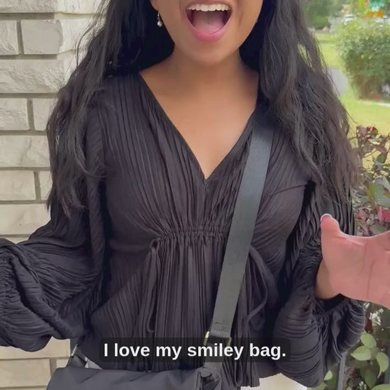 Woman talking about what she likes about the Smiley Bag
