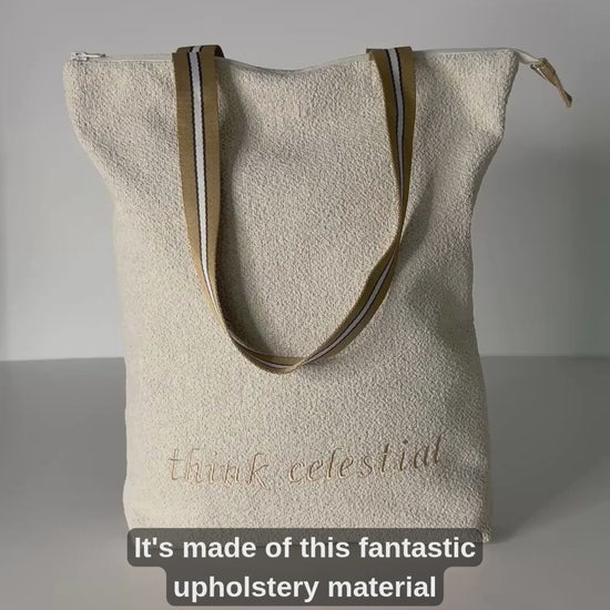 Demonstration of the Classic Temple Bag features