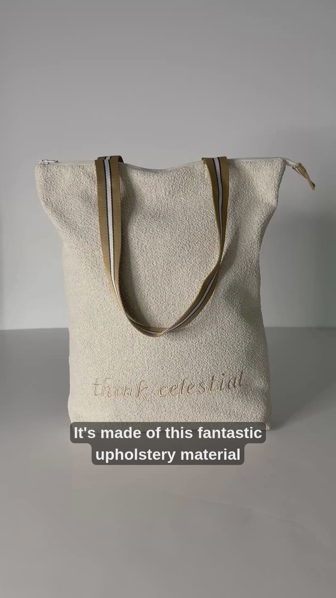 Demonstration of the Classic Temple Bag features